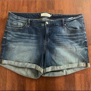 Light wash 5in denim shorts